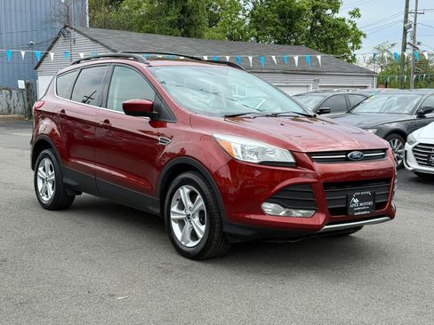 Used 2015 Ford Escape SE w/ Equipment Group 201A AWD/4WD image 1