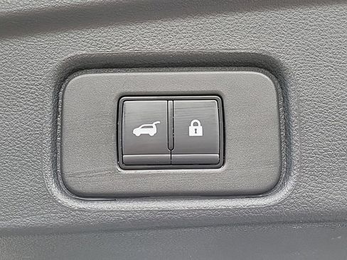 Used 2025 Nissan Pathfinder SL AWD/4WD image 19