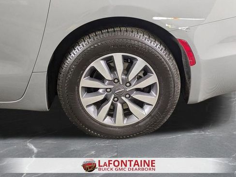 Used 2022 Chrysler Pacifica Touring-L w/ Uconnect Theater Family Group FWD image 31