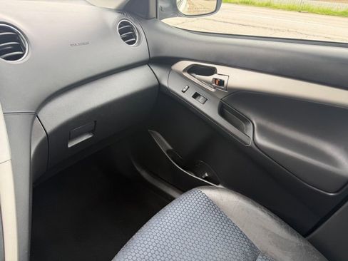 Used 2009 Pontiac Vibe GT FWD image 24