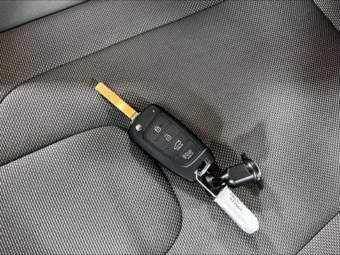 Used 2025 Hyundai Elantra SE FWD image 30