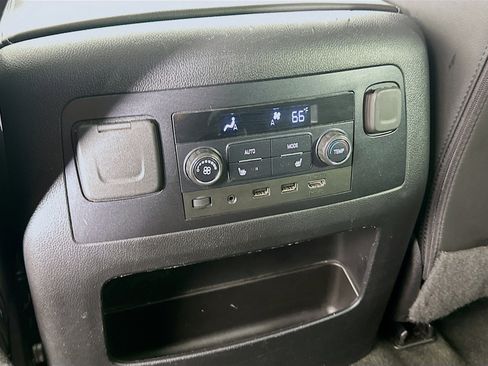 Used 2018 Chevrolet Tahoe LT w/ LT Signature Package image 28