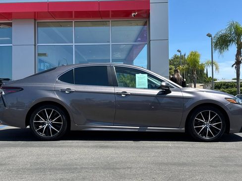 Certified 2022 Toyota Camry SE image 4