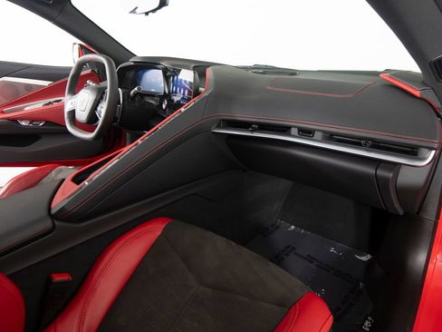 Used 2021 Chevrolet Corvette Stingray Preferred Cpe w/ Engine Appearance Package RWD image 39