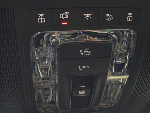 Used 2021 Mercedes-Benz GLB 250 4MATIC w/ Premium Package image 45