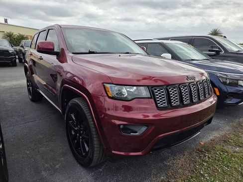 Certified 2021 Jeep Grand Cherokee Laredo X image 3
