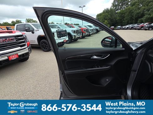 Used 2022 Buick Envision Preferred FWD image 12