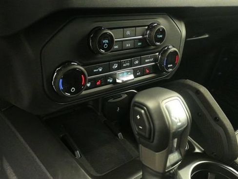 New 2026 Ford Bronco Outer Banks w/ Sasquatch Package AWD/4WD image 17