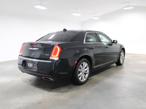 Used 2023 Chrysler 300 Touring AWD/4WD image 11