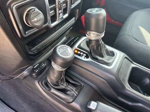 Used 2021 Jeep Wrangler Unlimited Sahara w/ Uconnect 4C Nav & Sound Group AWD/4WD image 30