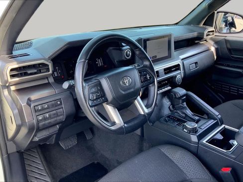 Used 2025 Toyota 4Runner SR5 AWD/4WD image 17