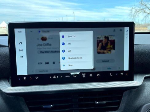 Used 2025 Ford Explorer Platinum image 43