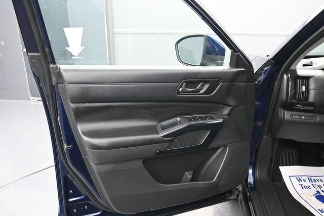 Used 2024 Nissan Pathfinder SV FWD image 9