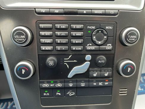 Used 2010 Volvo XC60 T6 R-Design image 10