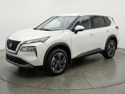 Used 2025 Nissan Rogue SV FWD image 3