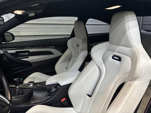 Used 2020 BMW M4 Coupe w/ Competition Package RWD image 11