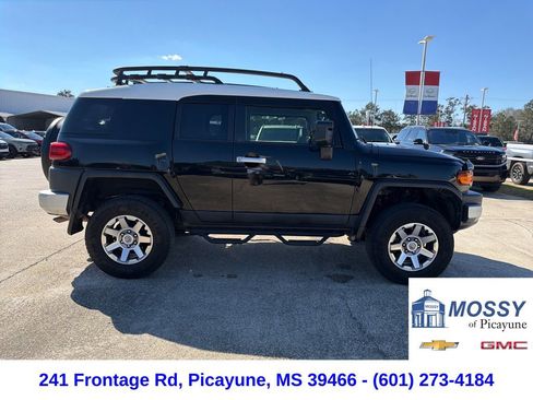 Used 2014 Toyota FJ Cruiser 4WD w/ Upgrade Package image 7
