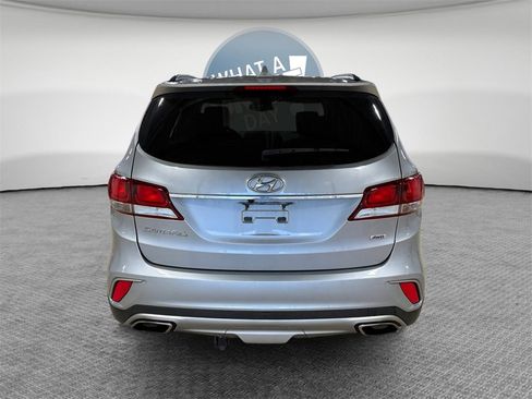 Used 2017 Hyundai Santa Fe SE image 5