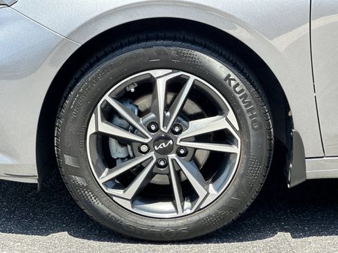 Used 2023 Kia Forte LXS w/ LXS Technology Package FWD image 32