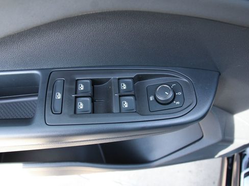 New 2026 Volkswagen Taos SE FWD image 13