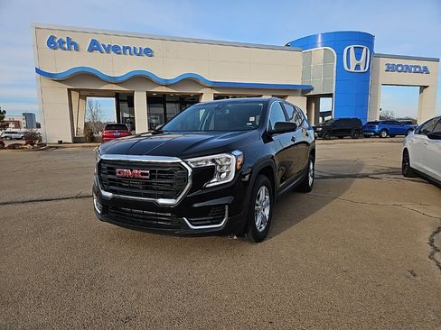 Used 2024 GMC Terrain SLE image 2