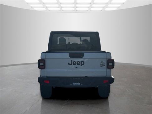 Certified 2025 Jeep Gladiator Willys image 6