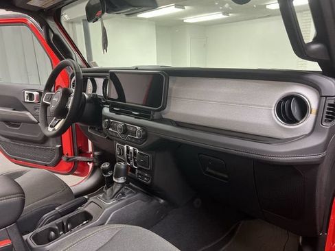 Used 2025 Jeep Wrangler Unlimited Sahara w/ Safety Group AWD/4WD image 28