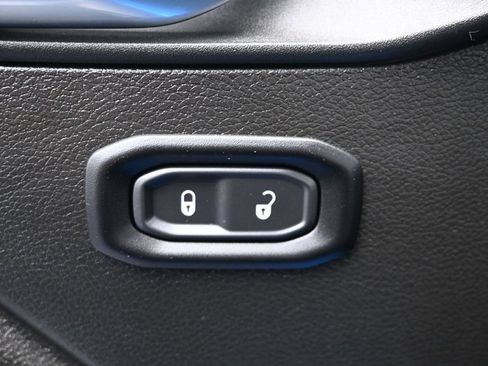 Used 2025 Jeep Gladiator Sport AWD/4WD image 13