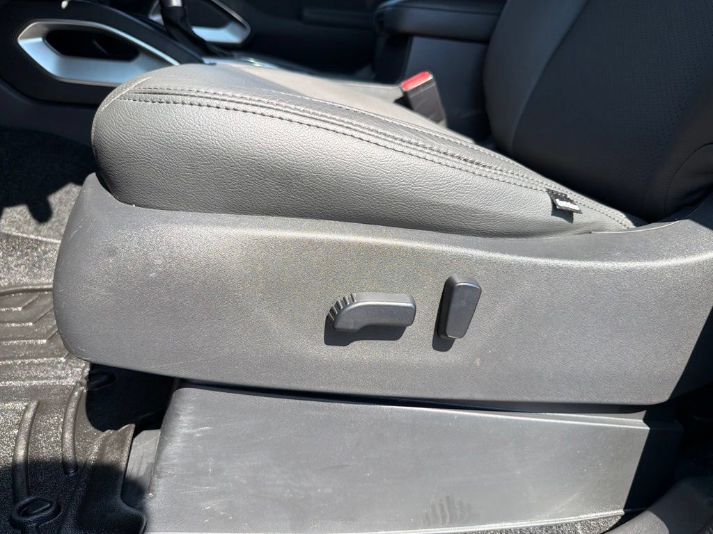 Used 2022 Nissan Frontier SV AWD/4WD image 15