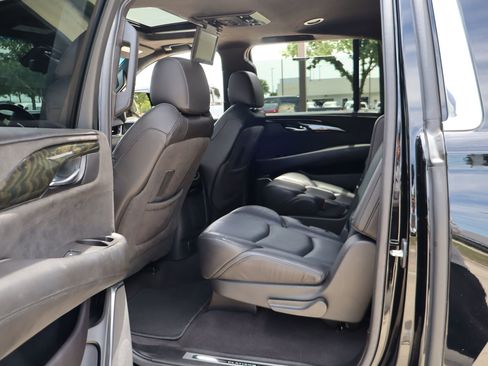 Used 2020 Cadillac Escalade ESV Platinum AWD/4WD image 30