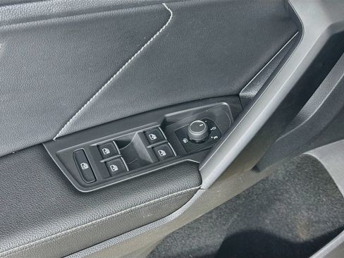 Certified 2023 Volkswagen Tiguan SE w/ Panoramic Sunroof Package AWD/4WD image 17