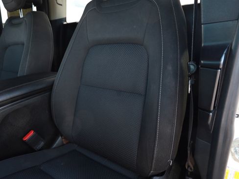 Used 2020 Chevrolet Colorado LT w/ Safety Package RWD image 11