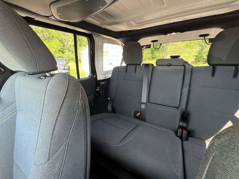 Used 2025 Jeep Wrangler Unlimited Sahara w/ Safety Group AWD/4WD image 13
