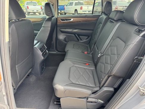 Used 2025 Volkswagen Atlas SE AWD/4WD image 9