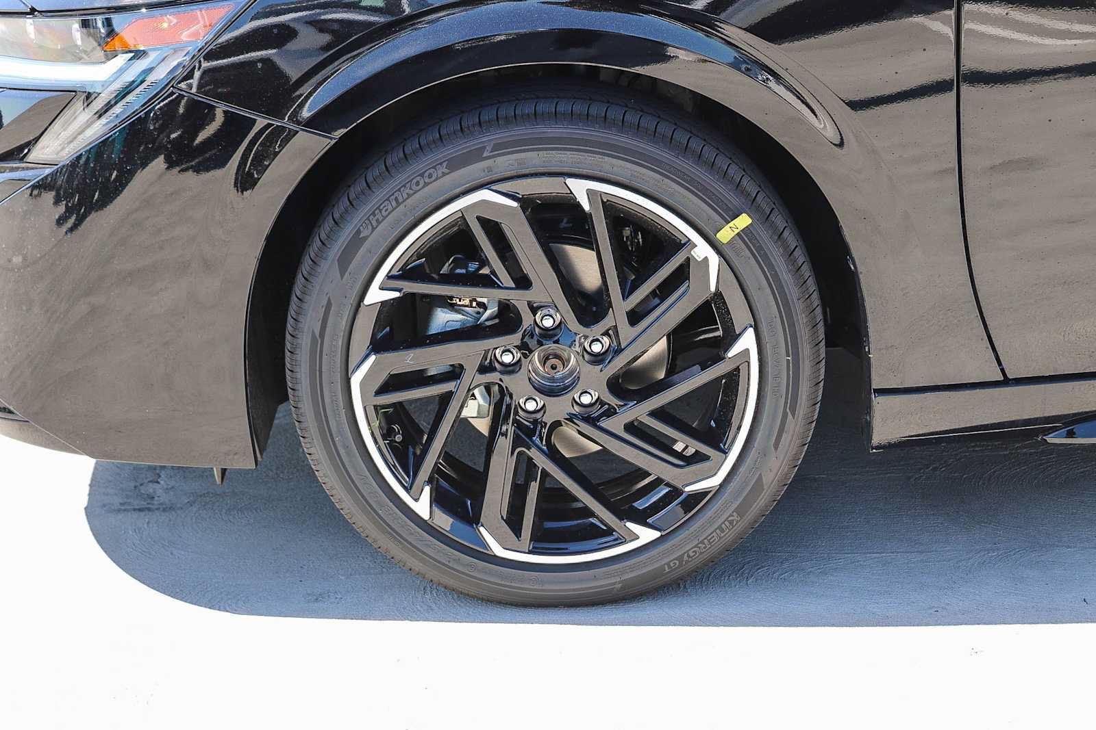 New 2027 Nissan Sentra SR w/ Floor Mat Package FWD image 11