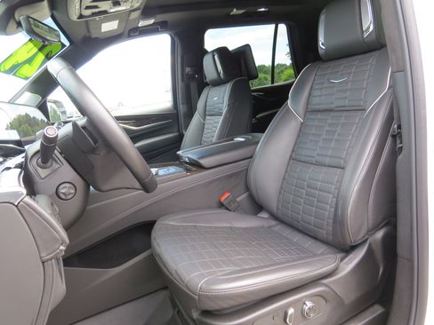 Certified 2024 Cadillac Escalade Sport Platinum w/ LPO, ONYX Package image 19