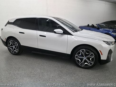 Used 2024 BMW iX xDrive50 w/ Sport Package AWD/4WD image 17