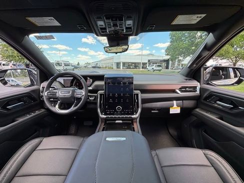 New 2026 GMC Yukon Denali w/ Denali Reserve Package AWD/4WD image 3