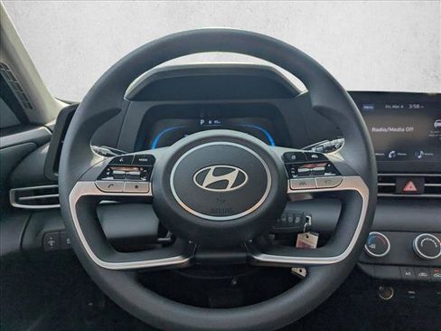 New 2026 Hyundai Elantra SE FWD image 11