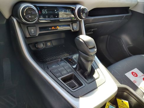 Used 2023 Toyota RAV4 XLE AWD/4WD image 17