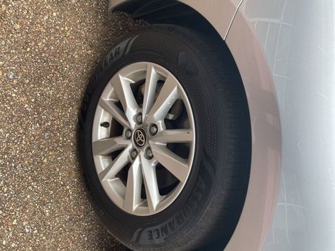 Used 2025 Toyota Camry LE image 2