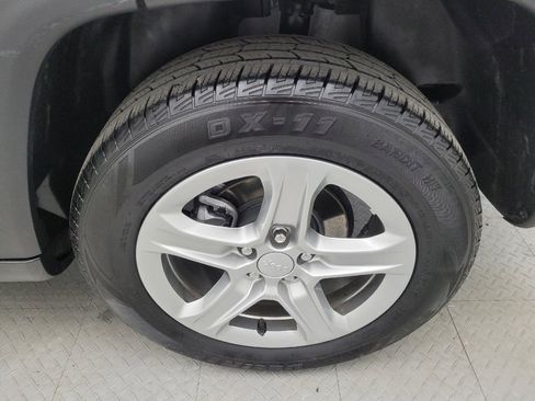 Used 2024 Jeep Compass Latitude image 31