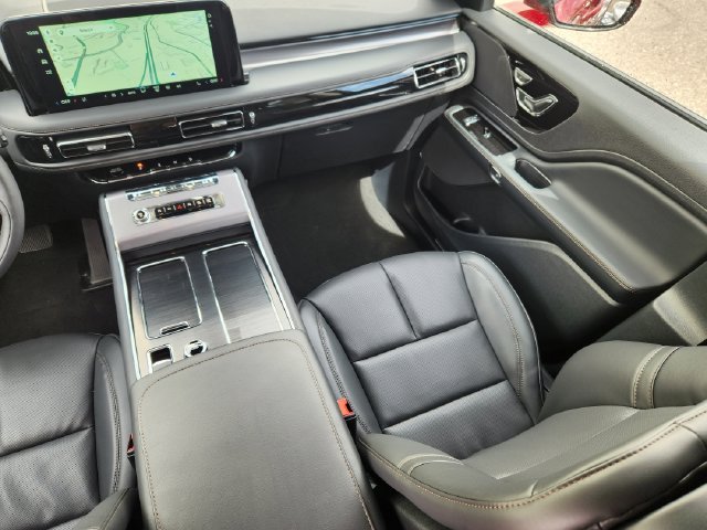 New 2026 Lincoln Aviator AWD w/ Jet Appearance Package image 12
