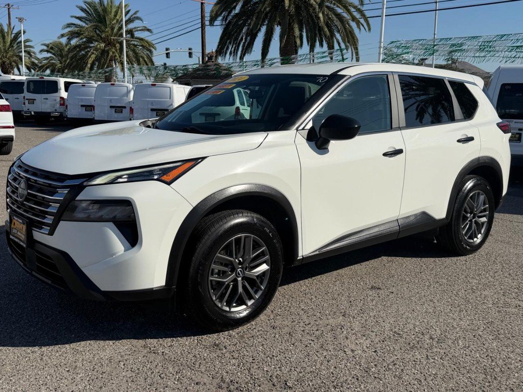 Used 2024 Nissan Rogue S FWD image 12