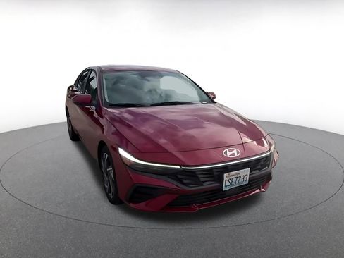 Used 2025 Hyundai Elantra Limited FWD image 9