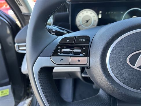 New 2025 Hyundai Elantra Limited image 28