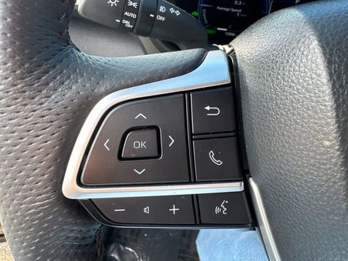 Used 2025 Toyota Sienna Platinum image 35