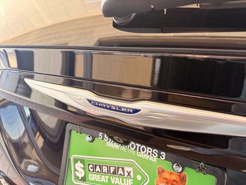 Used 2019 Chrysler Pacifica Touring-L image 23