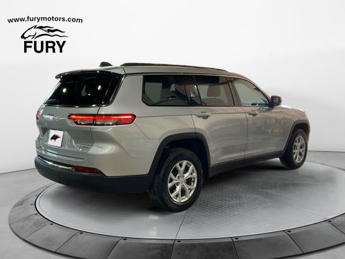 Used 2023 Jeep Grand Cherokee L Limited w/ Trailer Tow Group (B) AWD/4WD image 3