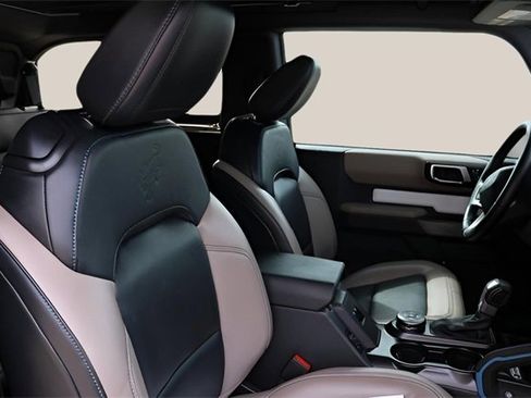 Used 2023 Ford Bronco Wildtrak image 17